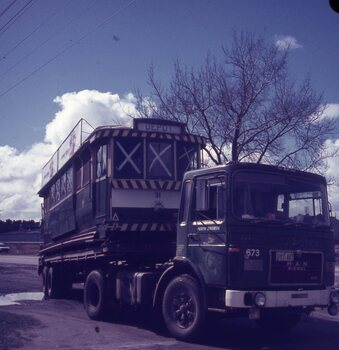 moving tram 31