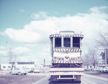 moving tram 31
