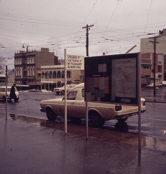 bus stop sign at the corner of Sturt and Lydiard St 