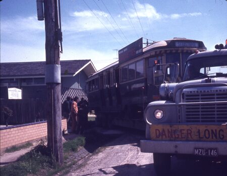 moving tram 42