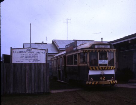 moving tram 42