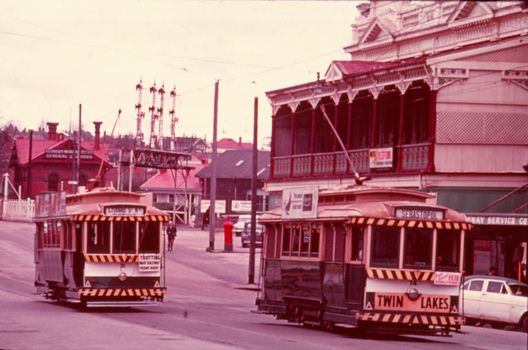 No. 14 southbound in Lydiard St North 