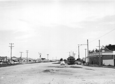 tram No. 27 at Sebastopol in Albert St.