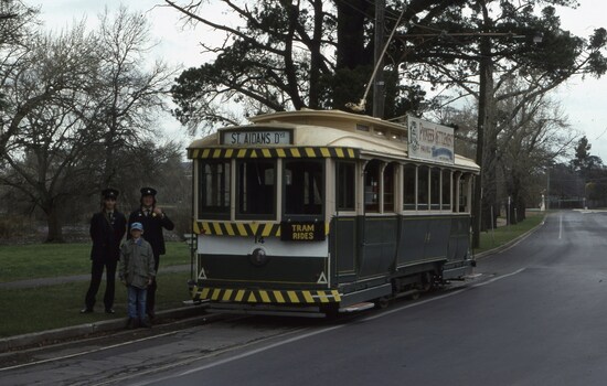 Tram 14 and crew at carlton St