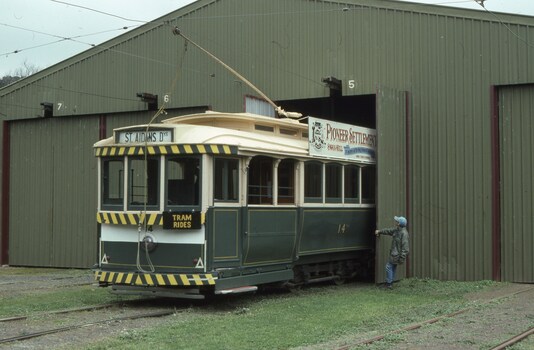 Tram 14 running into 5 road
