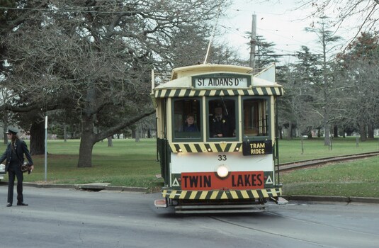 Tram 33 running out 