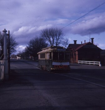 Tram No. 27, southbound crossing the Lydiard St level crossing