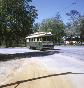Tram 28 in Wendouree Parade