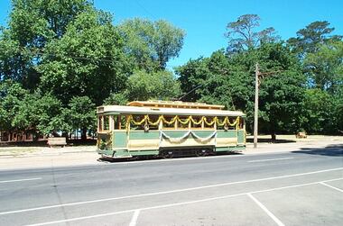  tram 27 decorated for the 2003 Christmas season