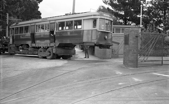 SECV Geelong 39 being delivered to Ballarat