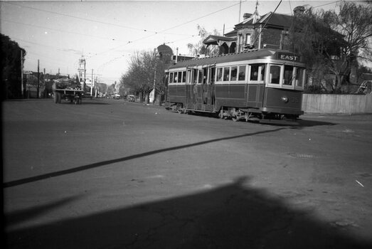  Geelong bogie 35 turning into Ryrie St from Aberdeen St