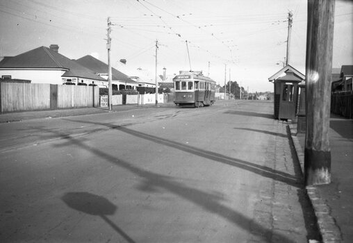 SECV Geelong 36 leaving the West terminus, Pakington St.
