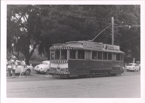 Tram 33 Wendouree Parade Gardens