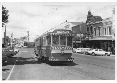 Black and White - tram 40 in the City Loop