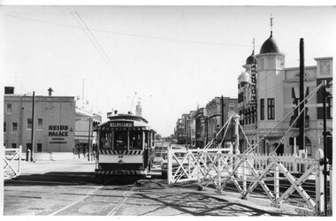 Tram 26 passing through the Lydiard St level crossing