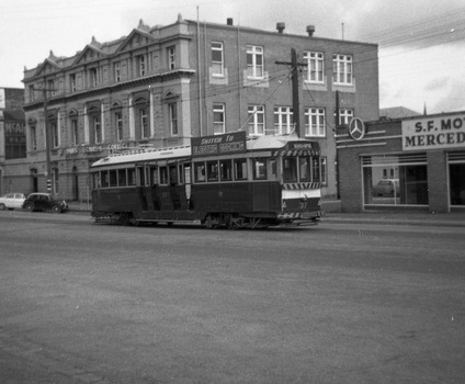 SEC 37 in Lydiard St near Ralway Station