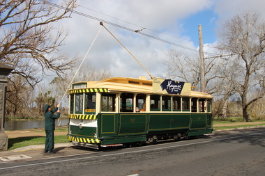 Turning the pole at St Aidans drive on tram 13