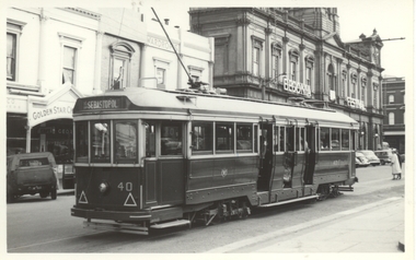 Tram 40 in Sturt St with Town Hall in background