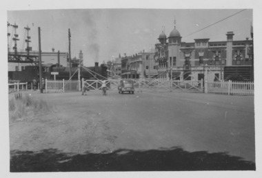 Tram 26 - Lydiard St Level Crossing