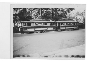 Tram 17 and Tram 33 - Gardens