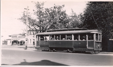 Ballarat No. 26 east bound in Sturt St at Drummond St