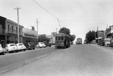 Geelong 38 and welding truck - Moorabool St