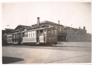 Geelong railway station - tram 8