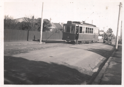 Geelong No. 1 leaving crossing loop in Aphrasia St