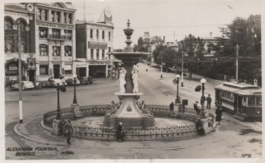 'Alexandra Fountain Bendigo" with an Eaglehawk tram.