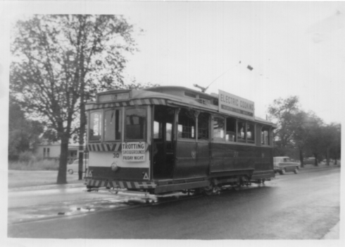 Tram 30 at Victoria St.