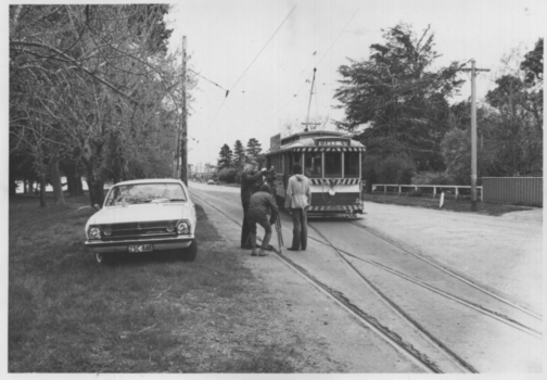 Tram 17 Wendouree Parade & film crew