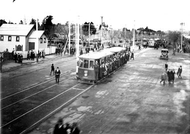 Patrons using the Geelong Football Trams - c.1923-5