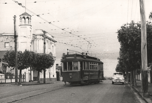 Geelong tram 18 - Pakington and Aphrasia Streets