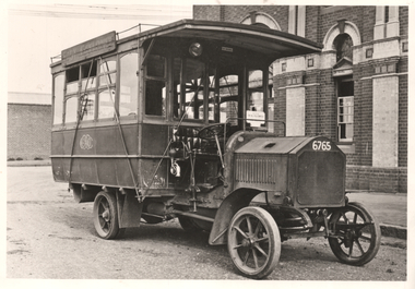 Geelong MESCo bus in Corio Terrace