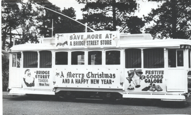 Bridge St Traders Xmas tram 17