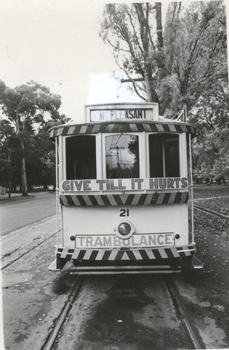 Tram 21 - Trambulance at Gardens Loop