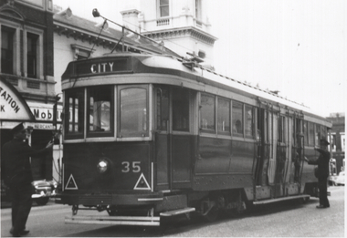 Tram 35 Lydiard St Nth reversing