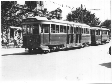 Trams 37 and 18 Sturt St at Lydiard St.