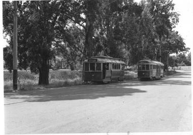 Ballarat trams 16 and 34 Wendouree Parade.