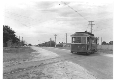 Ballarat tram 13 crossing Albert St