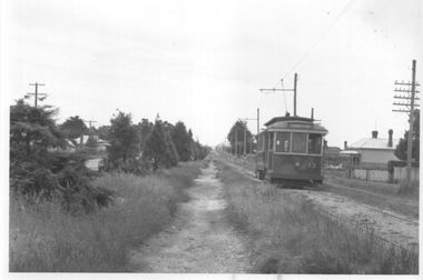 Ballarat tram 13 in bound from Sebastopol