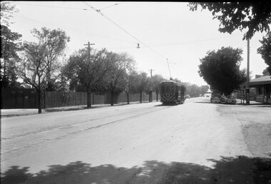 Geelong tram at Balliang St loop in Moorabool St