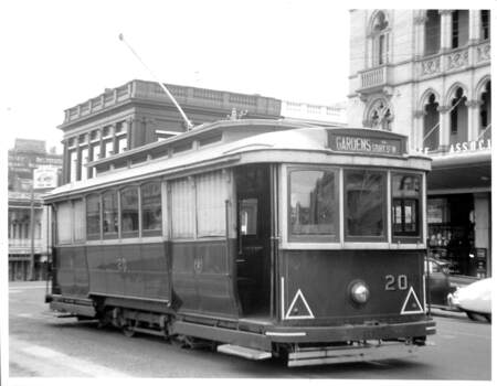 Tram 20 on Sturt St.