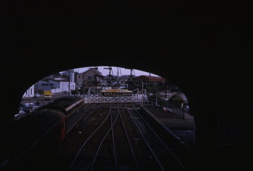 Tram 33 on level crossing