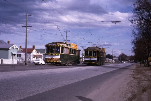 Trams 21 and 27 crossing at the Skipton St loop.