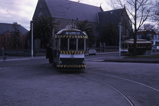 Tram 39 using the Dawson St cross over