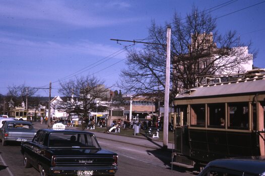 A busy Sturt St with three trams 