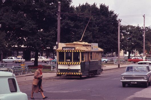 Tram 28 at the City stop