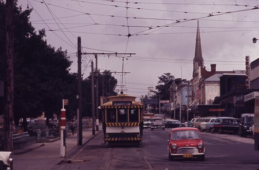 Tram 28 at the City stop