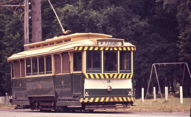 Tram 18 Wendouree Parade